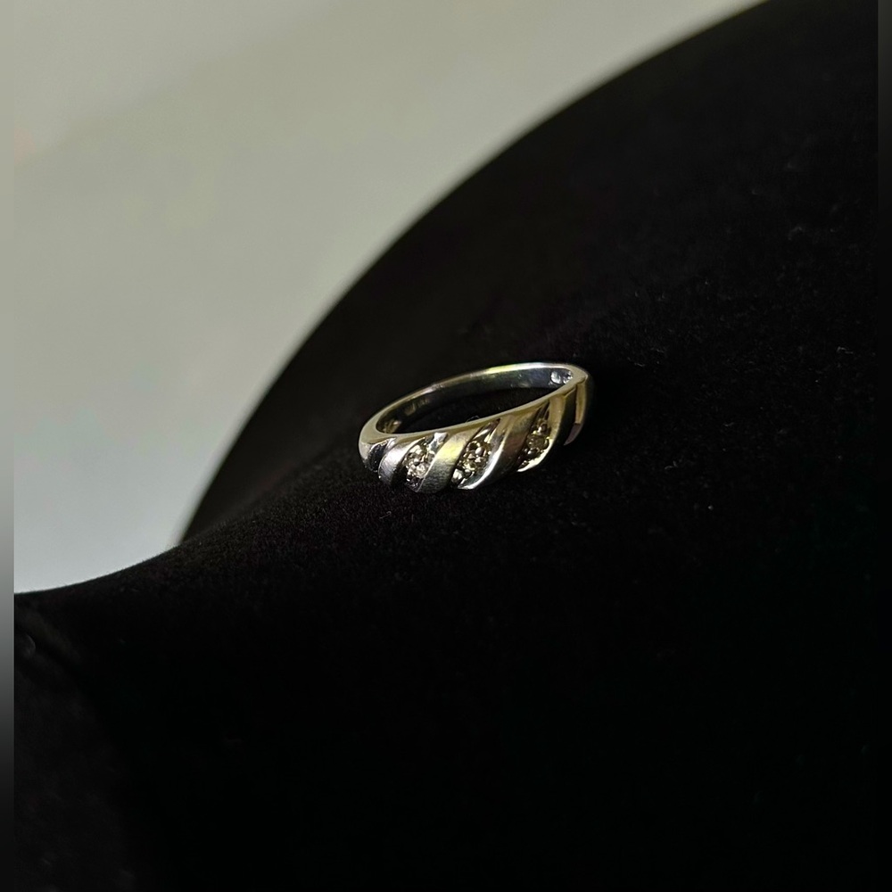 14k White Gold Diamond Ring